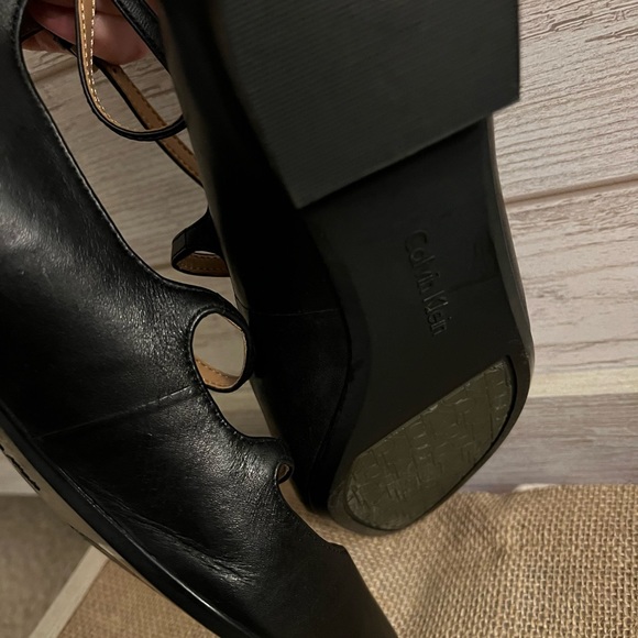 Calvin Klein women 9 zip up black shoe - Picture 4 of 4